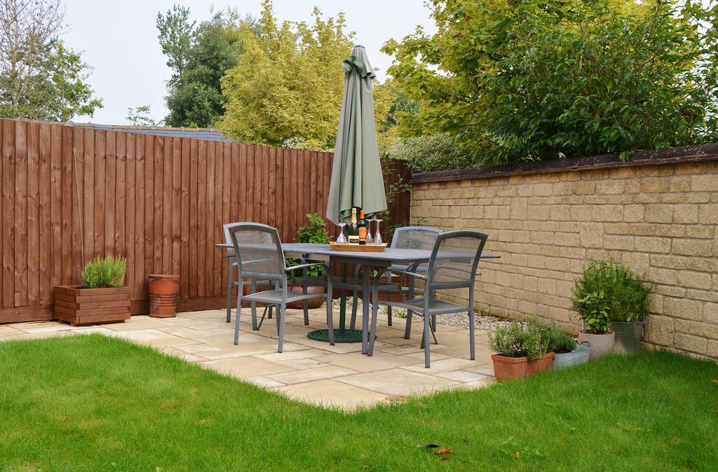 Coombe Cottage Sutton Green Extérieur photo